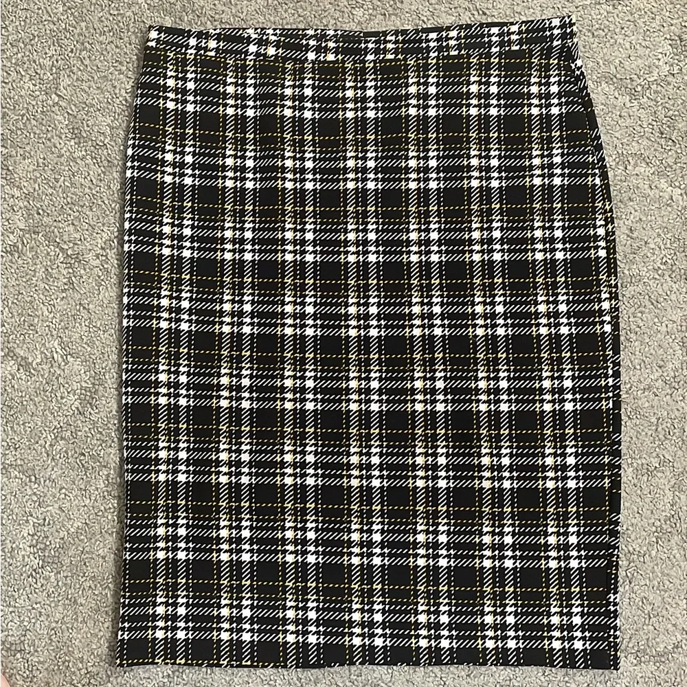 Shannas Threads Plaid Skirt - Picture 1 of 2